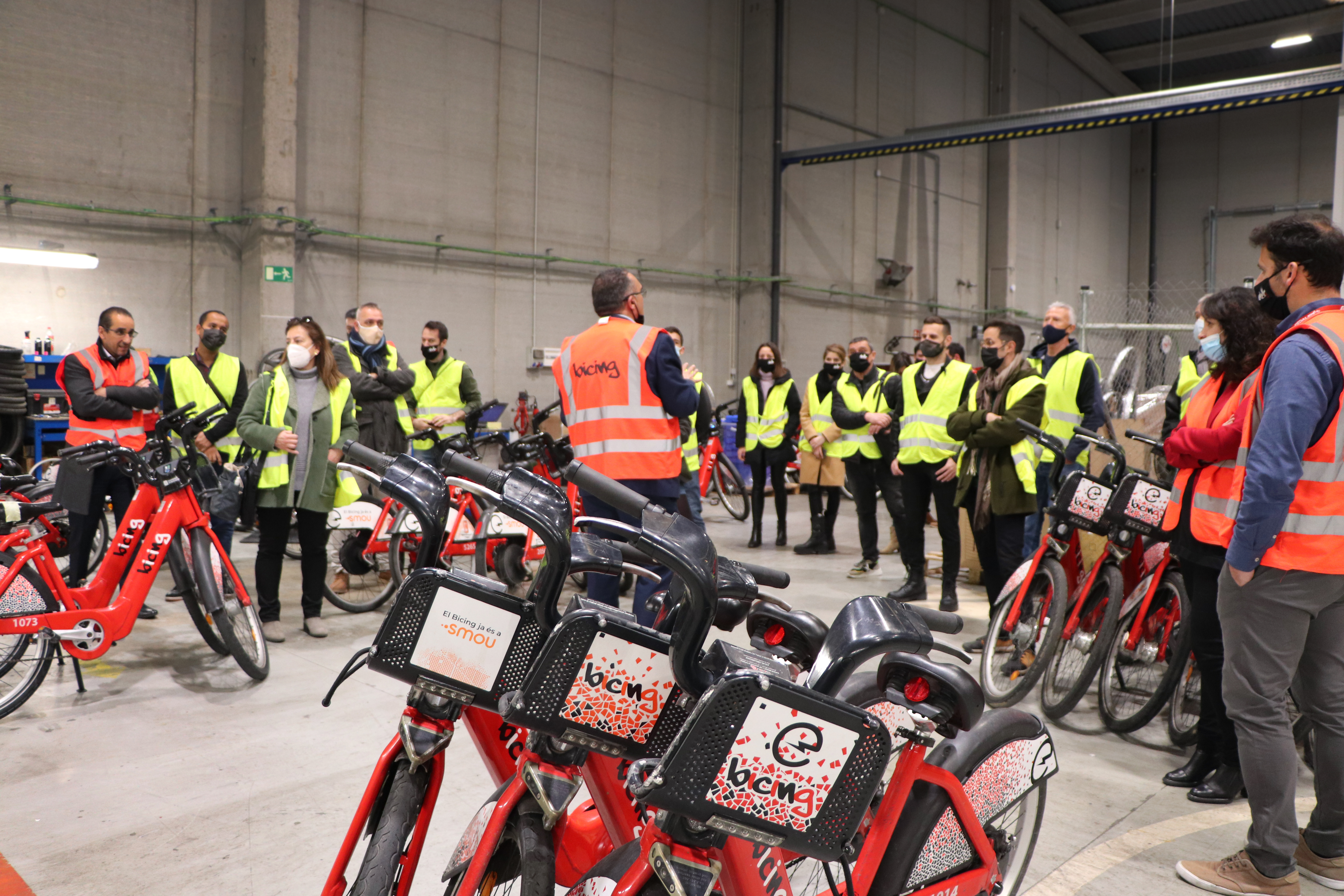 Usuaris Bicing visiten la nau i celebren els 15 anys de servei