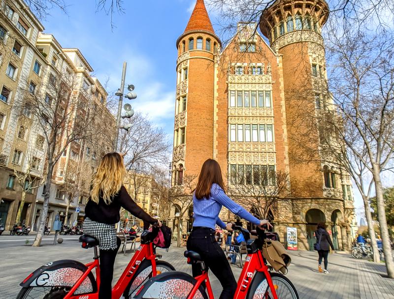 ¡Visita la Casa de les Punxes con el Bicing!